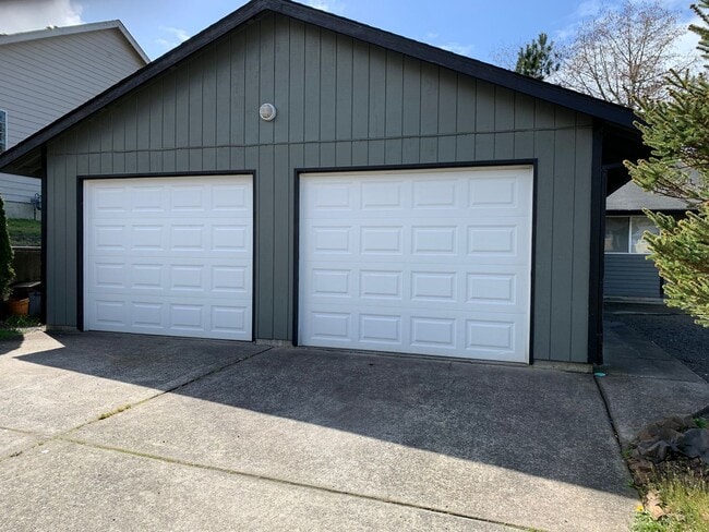 Building Photo - 1350 Alder Dr