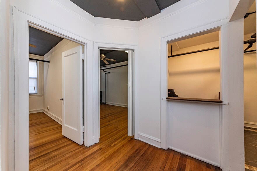 Building Photo - 5704 S Harper Ave