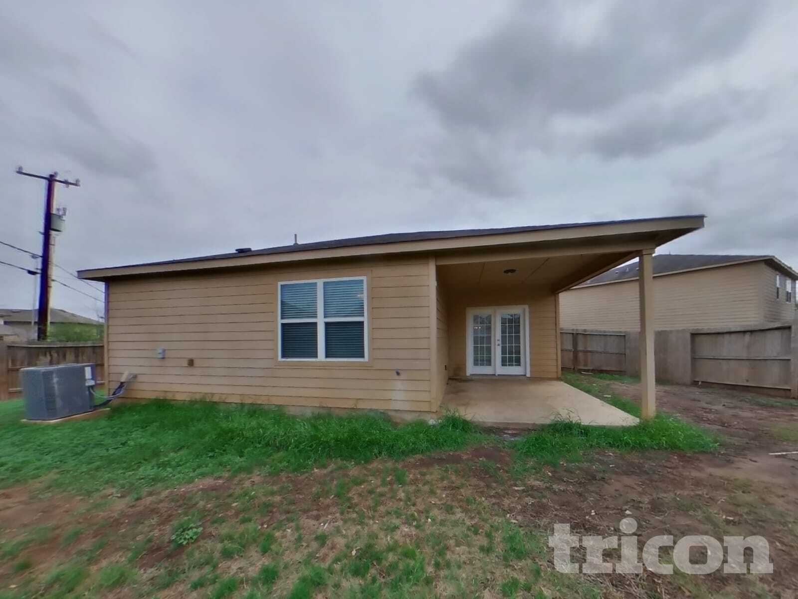 Building Photo - 4607 Le Villas