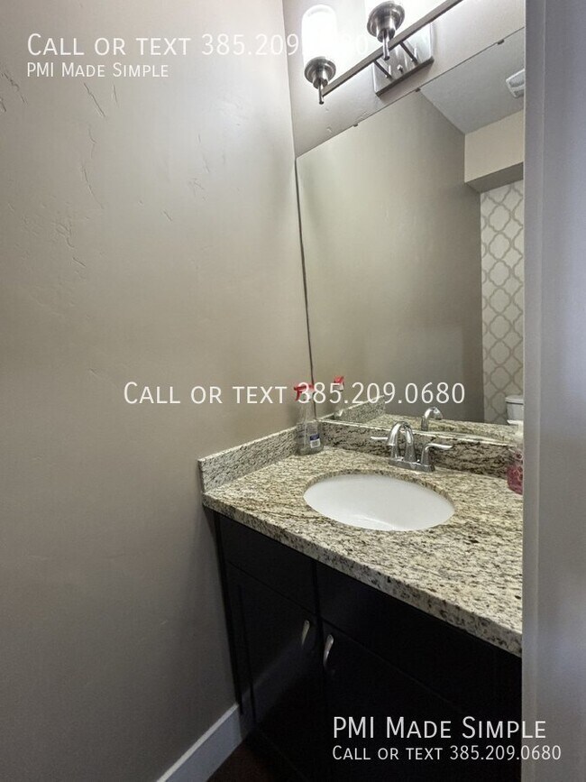 Building Photo - Charming 4-Bed Saratoga Springs Townhome w...