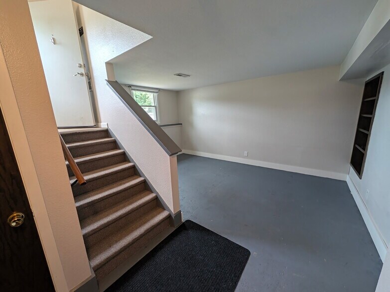 Building Photo - 2311 Mole Ave