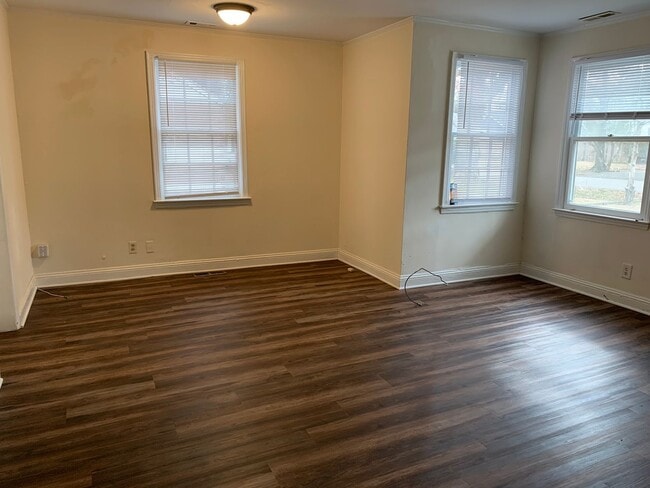 Building Photo - Charming 2 BR, 1 BA House AVAILABLE NOW
