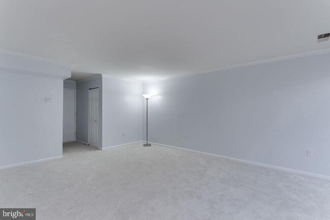 Building Photo - 26 Canterbury Square