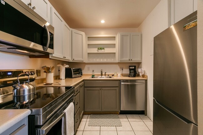 Building Photo - 159 K Calle Ojo Feliz