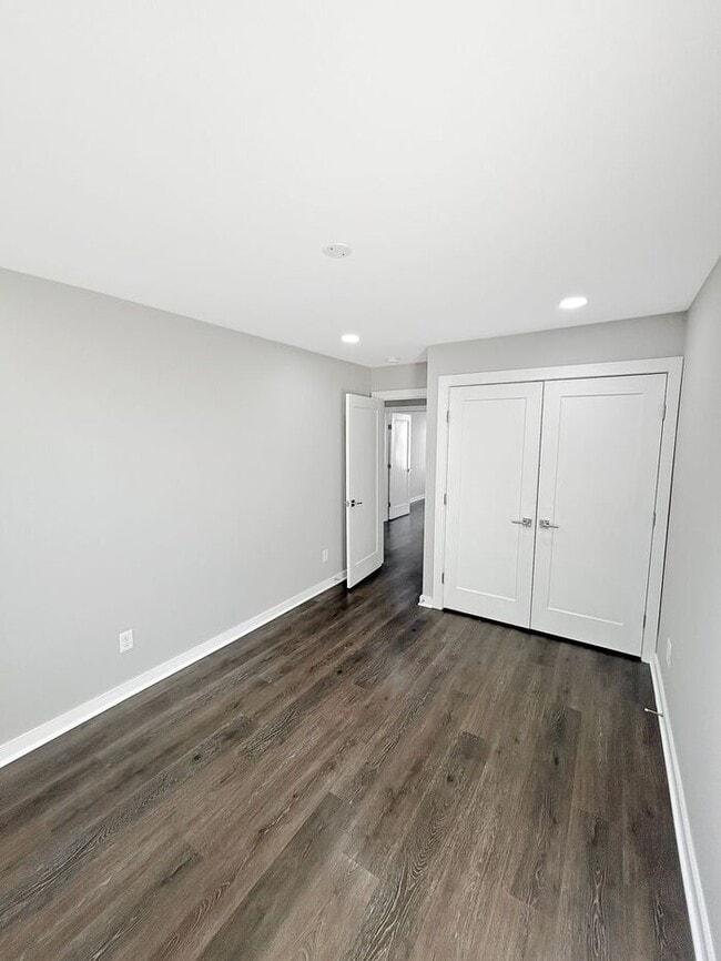 Building Photo - Modern 3-Bedrooms Townhome with Natural Li...