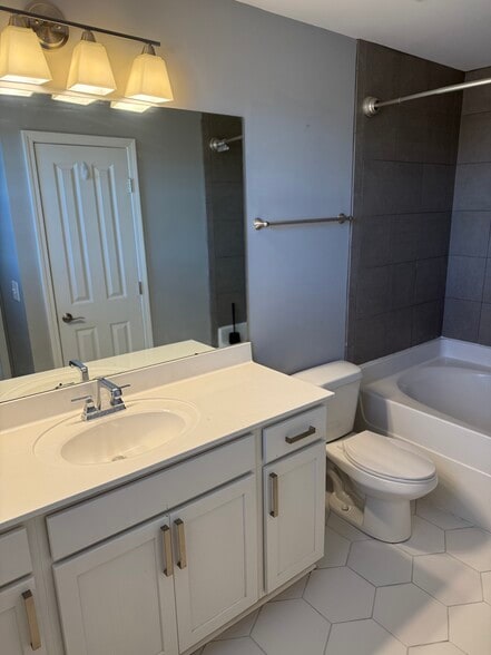 Building Photo - 104 Skylark Aly