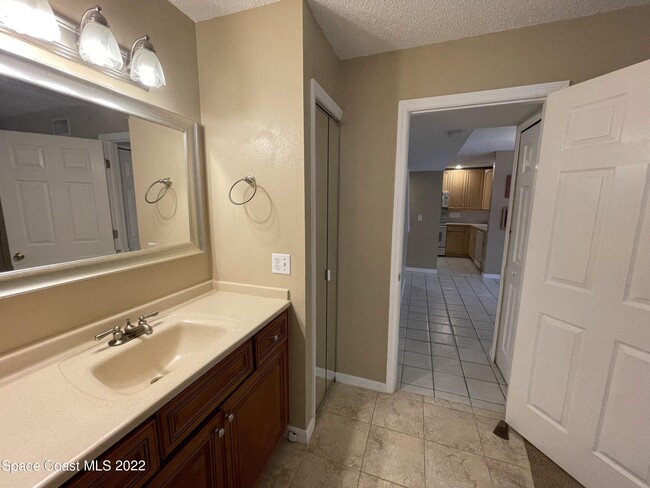 Building Photo - 1425 Malibu Cir NE