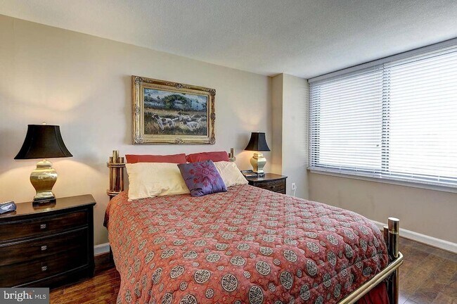 Building Photo - 2451 Midtown Ave