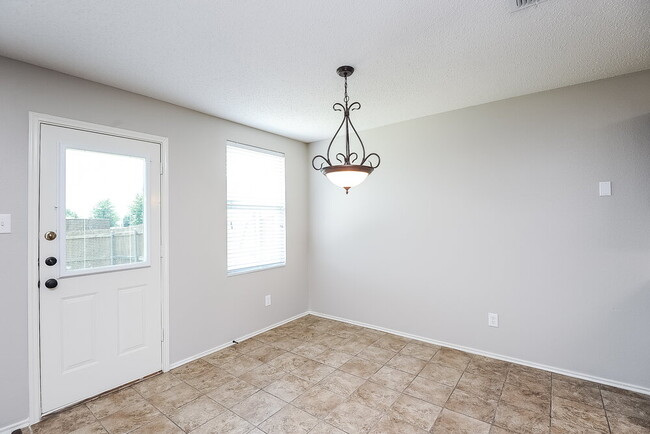 Building Photo - 2999 Fallbrook Dr