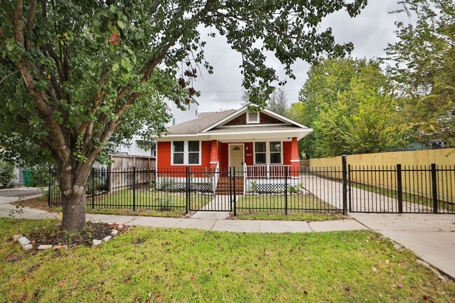 Primary Photo - 1912 Shearn St