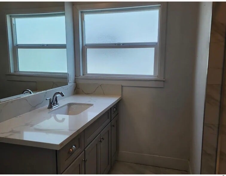 Building Photo - 119 S Westmoreland Ave