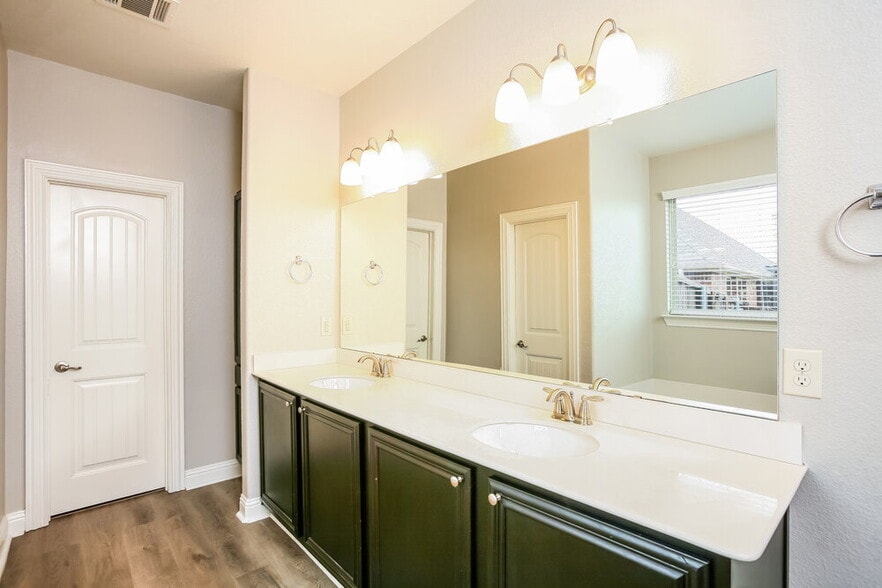 Building Photo - 2405 Comal Ct