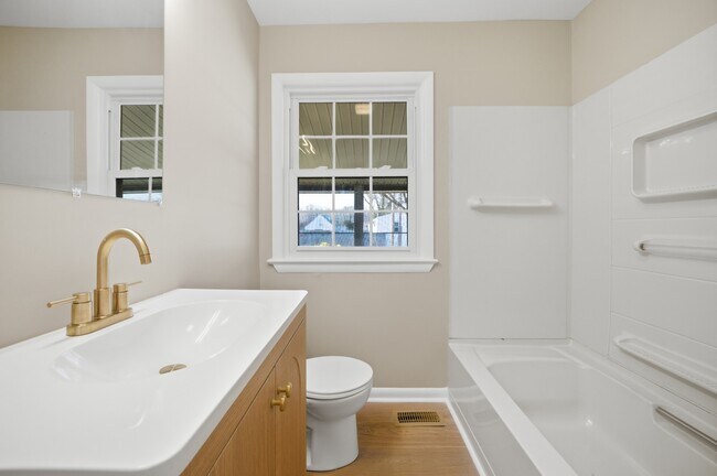 Building Photo - 1210 Pansy St