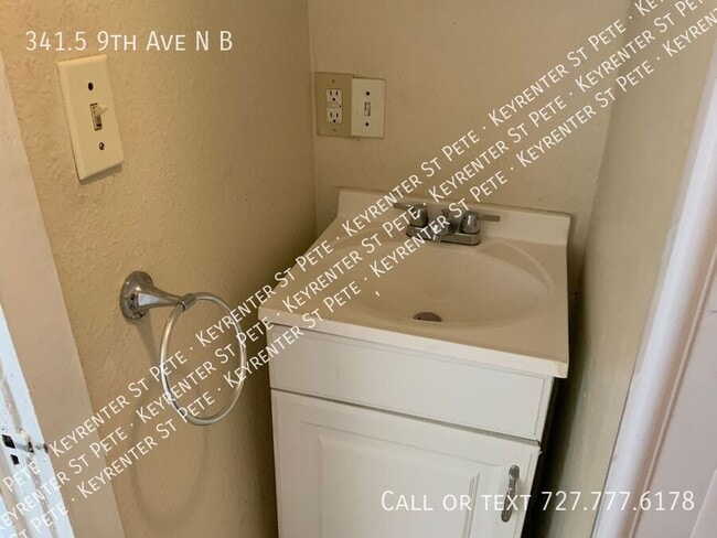 Building Photo - 341.5 9th Ave NE