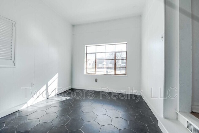 Building Photo - 2321 NW 25th St