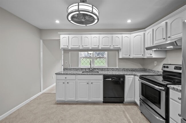 Building Photo - 407 Sierra Vista Ln
