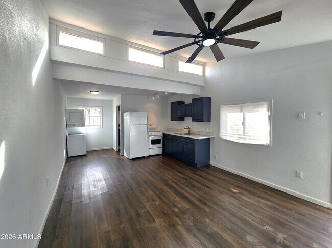 Building Photo - 1618 W Gardenia Dr