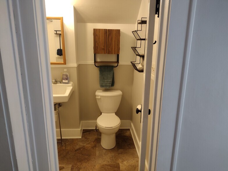 Building Photo - 216 E 2nd St