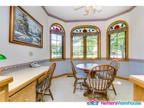 Building Photo - 1215 Silverthorn Ct