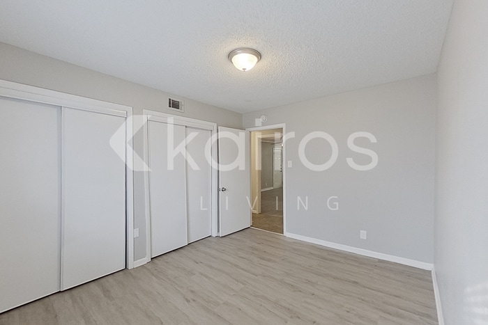 Building Photo - 738 Willowood Ln