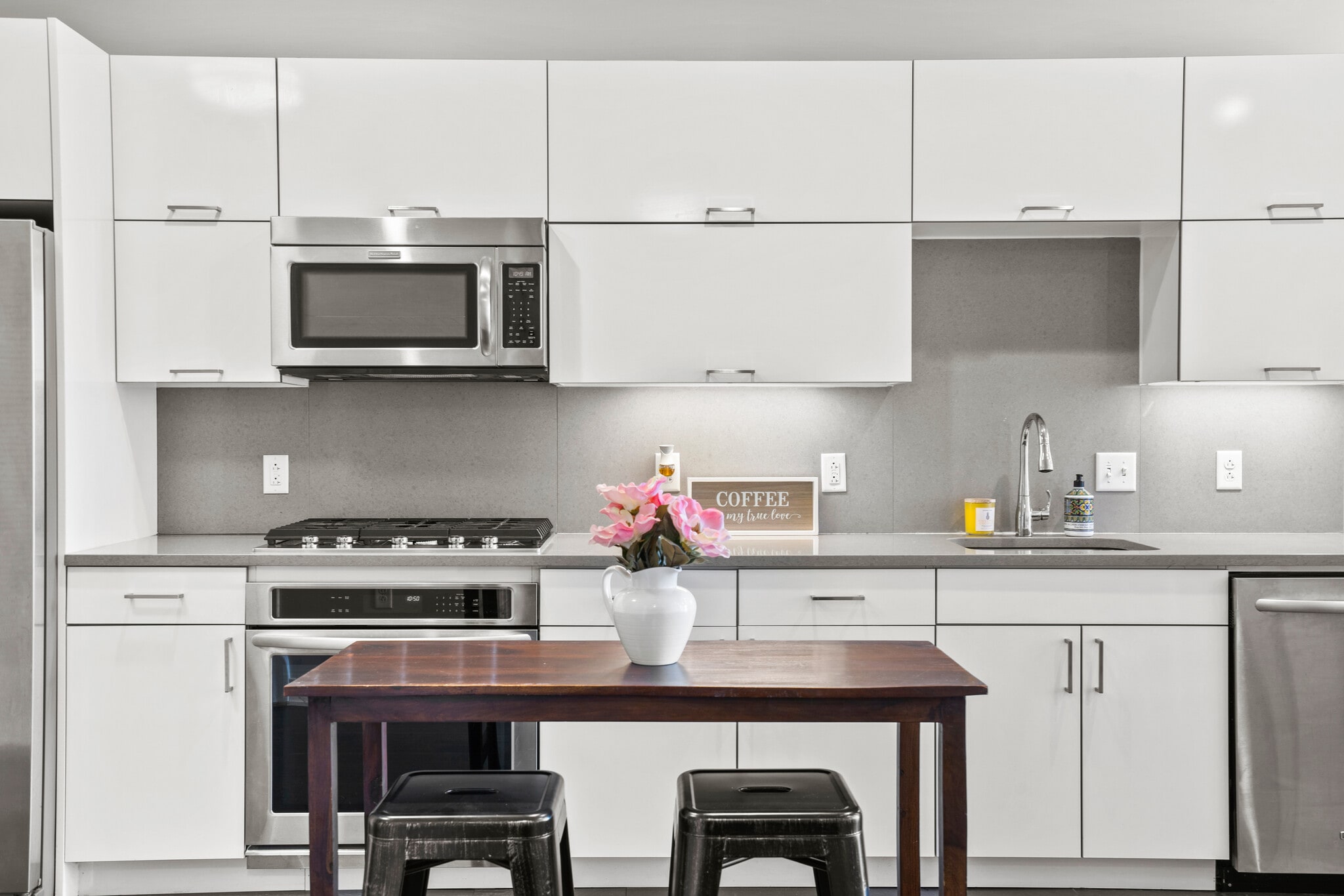 Building Photo - 1350 Maryland Ave NE