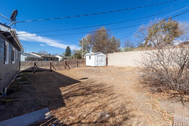 Building Photo - 804 Cahill Dr