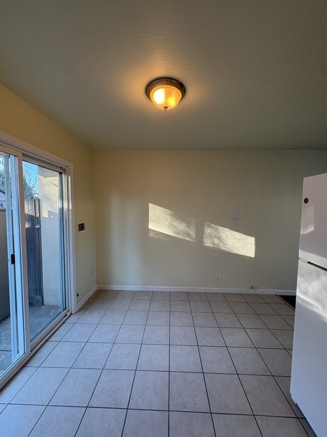 Building Photo - 9 10th St