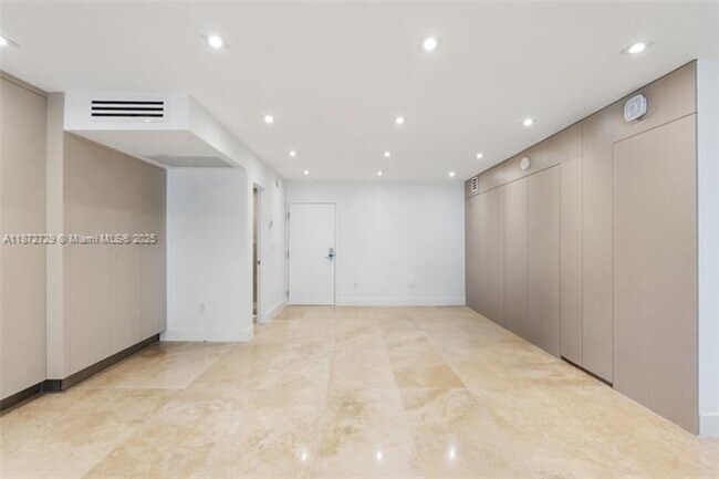 Building Photo - 2301 Collins Ave