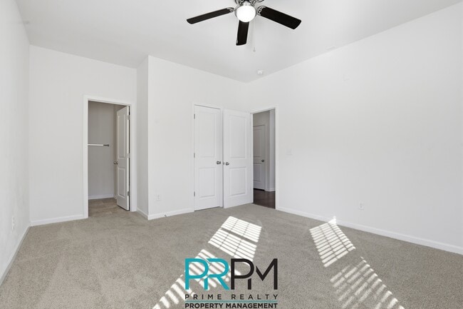 Building Photo - 413 Graypointe Dr