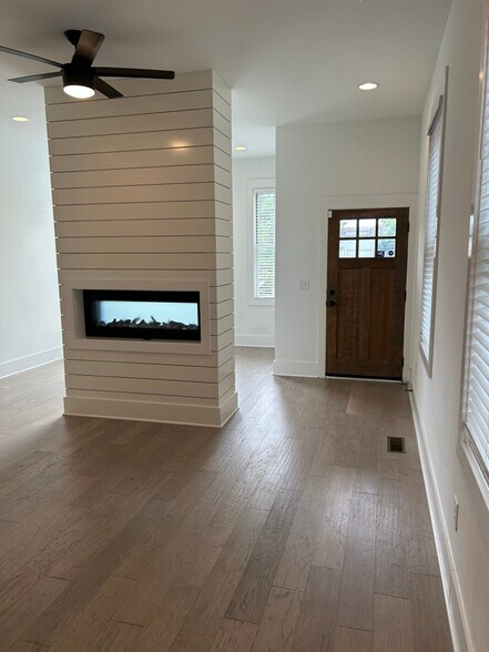 Building Photo - 924 Caruthers Ave