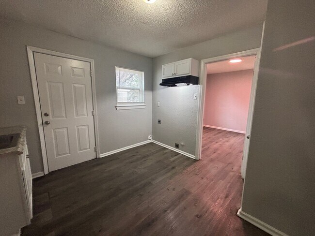 Building Photo - 3034-3036 Sinclair St