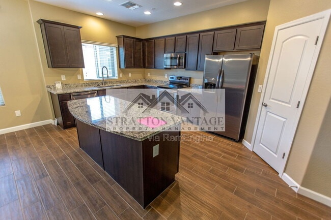 Building Photo - 240 W Juniper Ave