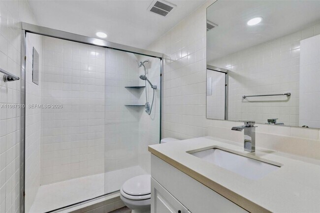 Building Photo - 518 NE 199th Ln