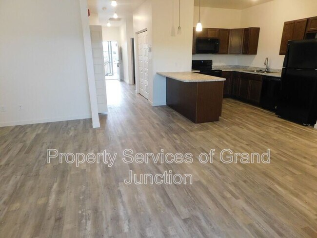 Building Photo - 662 Brookwillow Dr