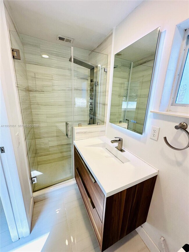 Building Photo - 8160 W 18th Ct