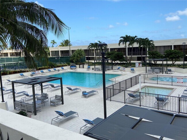 Building Photo - 1915 Brickell Ave