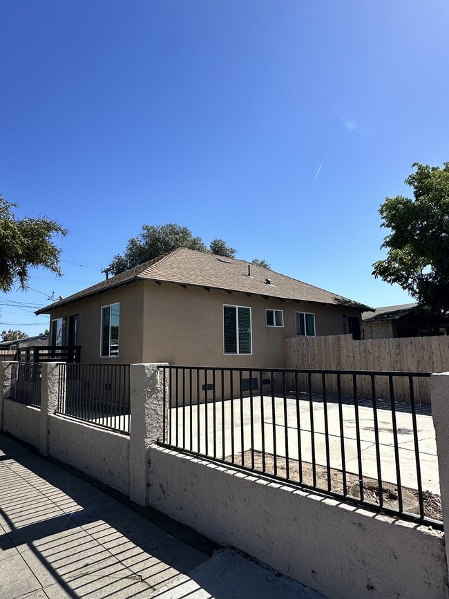 Building Photo - 4311 Dwight St