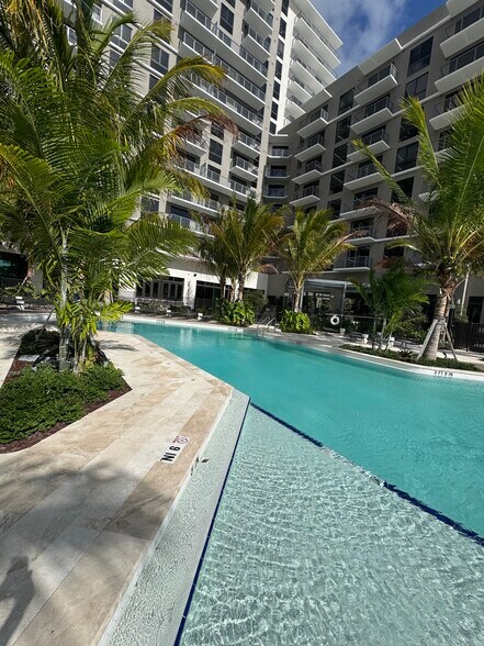 Building Photo - 2460 NE 188th St