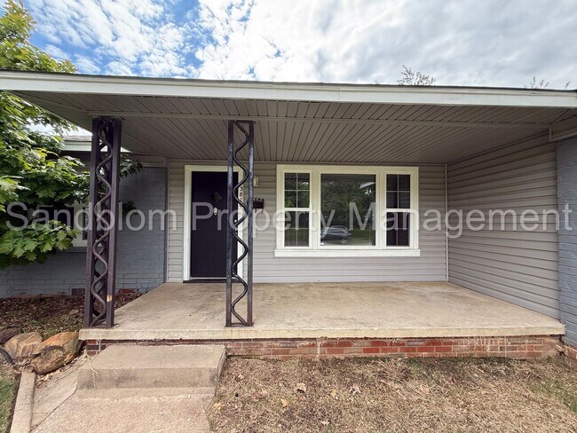 Building Photo - FOR LEASE | Tulsa | $1300 Rent | 3 Bed, 1 ...