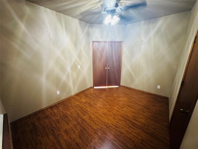 Building Photo - 209 Bradgate Dr