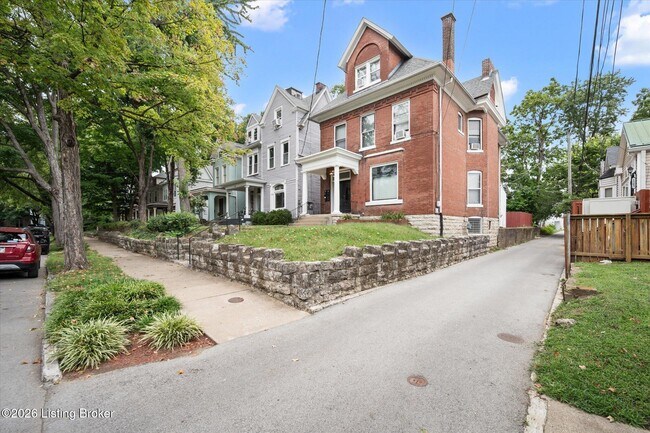 Building Photo - 817 Rubel Ave