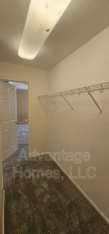 Building Photo - 809 Midjay Dr