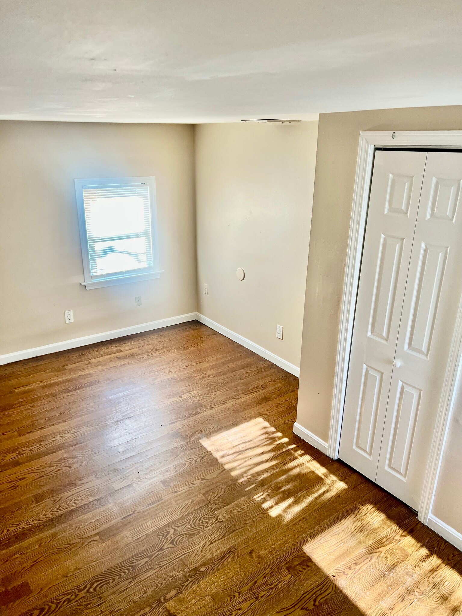 Building Photo - 105 Oak Island St