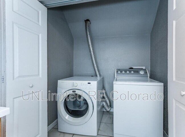 Building Photo - 504 King St