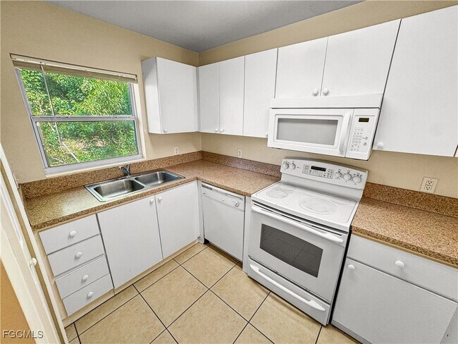 Building Photo - 1321 SE 8th Ave