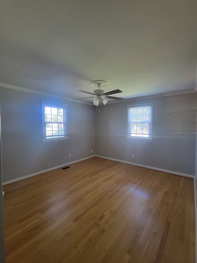 Building Photo - 3102 Northwoods Dr