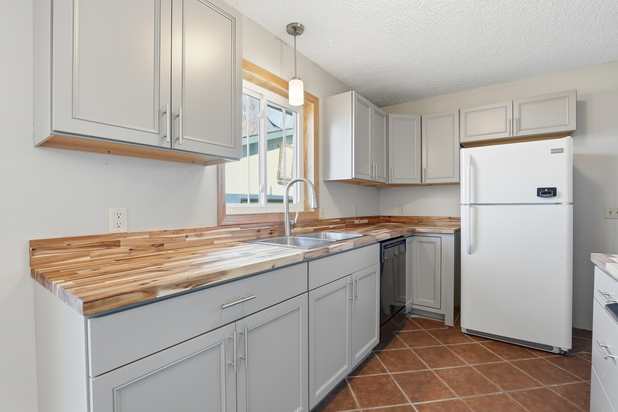 Building Photo - 1731 Sharp Dr