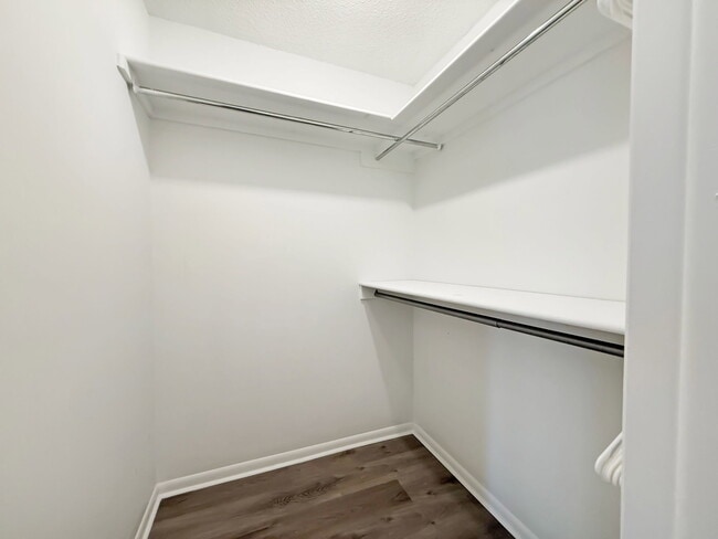 Building Photo - 4607 W Fig St
