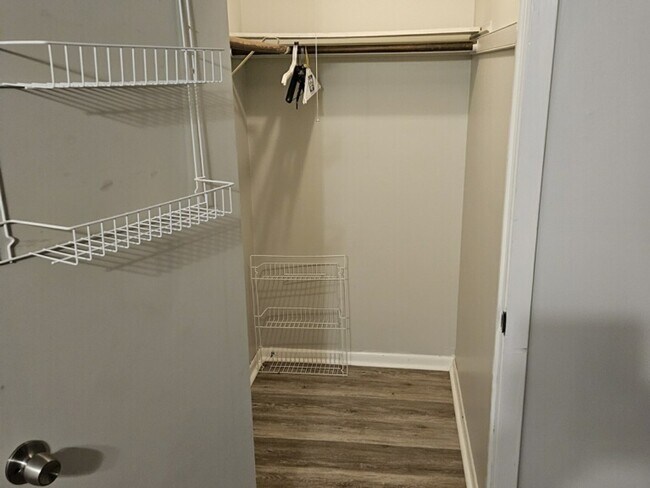 Building Photo - 4652 Custer Ave