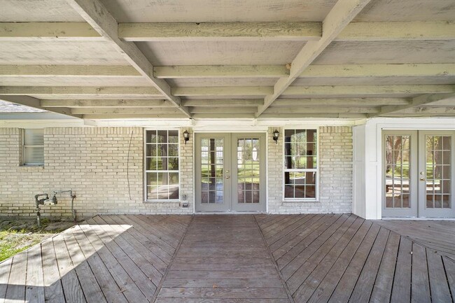 Building Photo - 7710 Antoine Dr